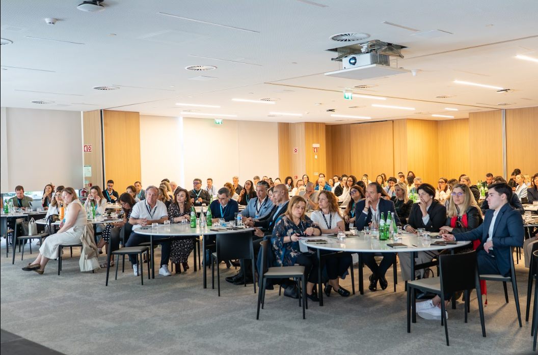 Sala cheia numa sessão presencial do Programa de Aceleração BoomLab × Credível